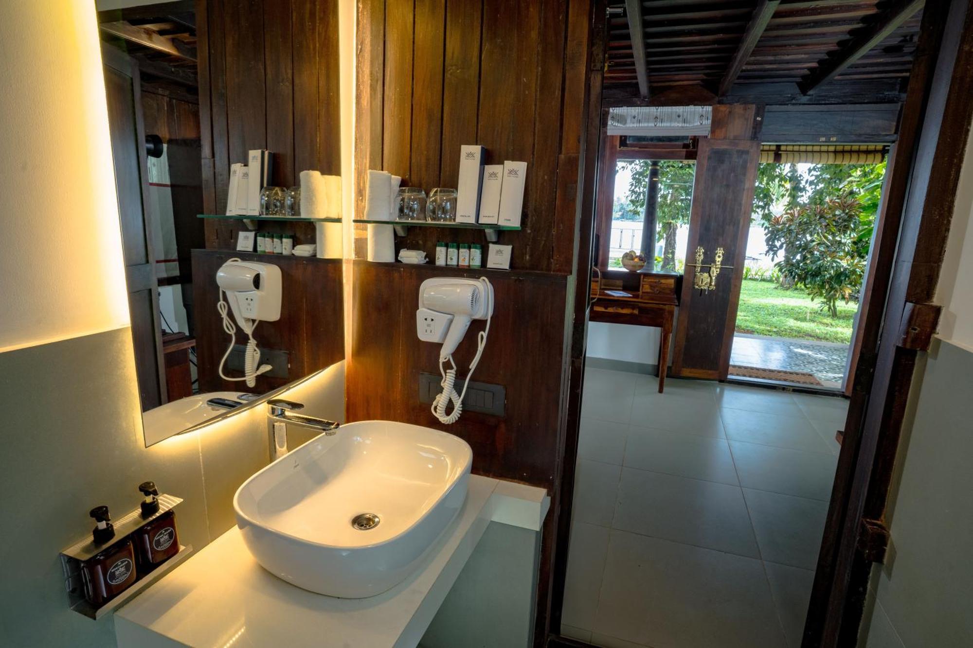 Vedic Village Retreat Kodungallur Коччи Номер фото